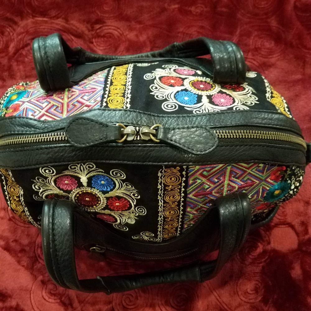 Isabella Fiore ~ Black Leather & Tapestry Handbag - Picture 7 of 8
